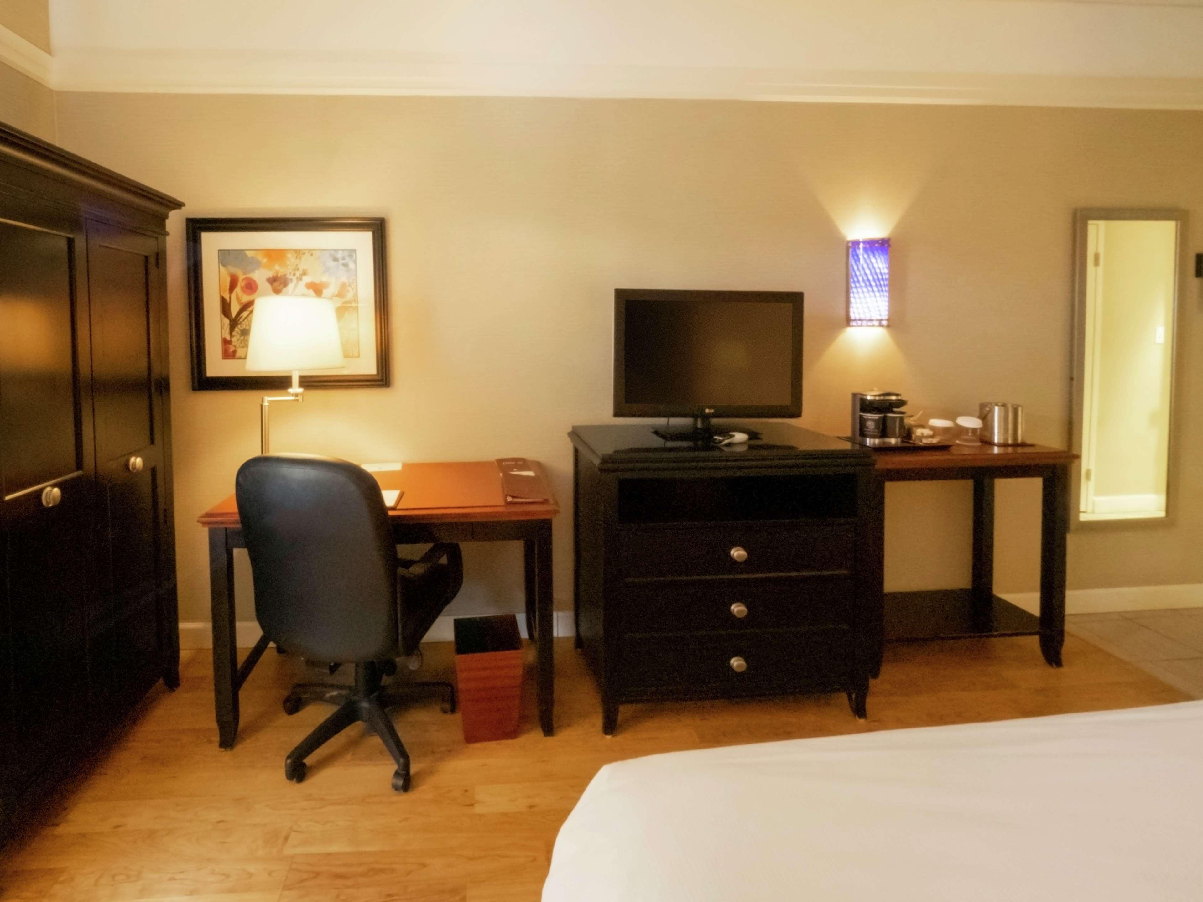 Doubletree By Hilton Buffalo-Amherst Exterior photo