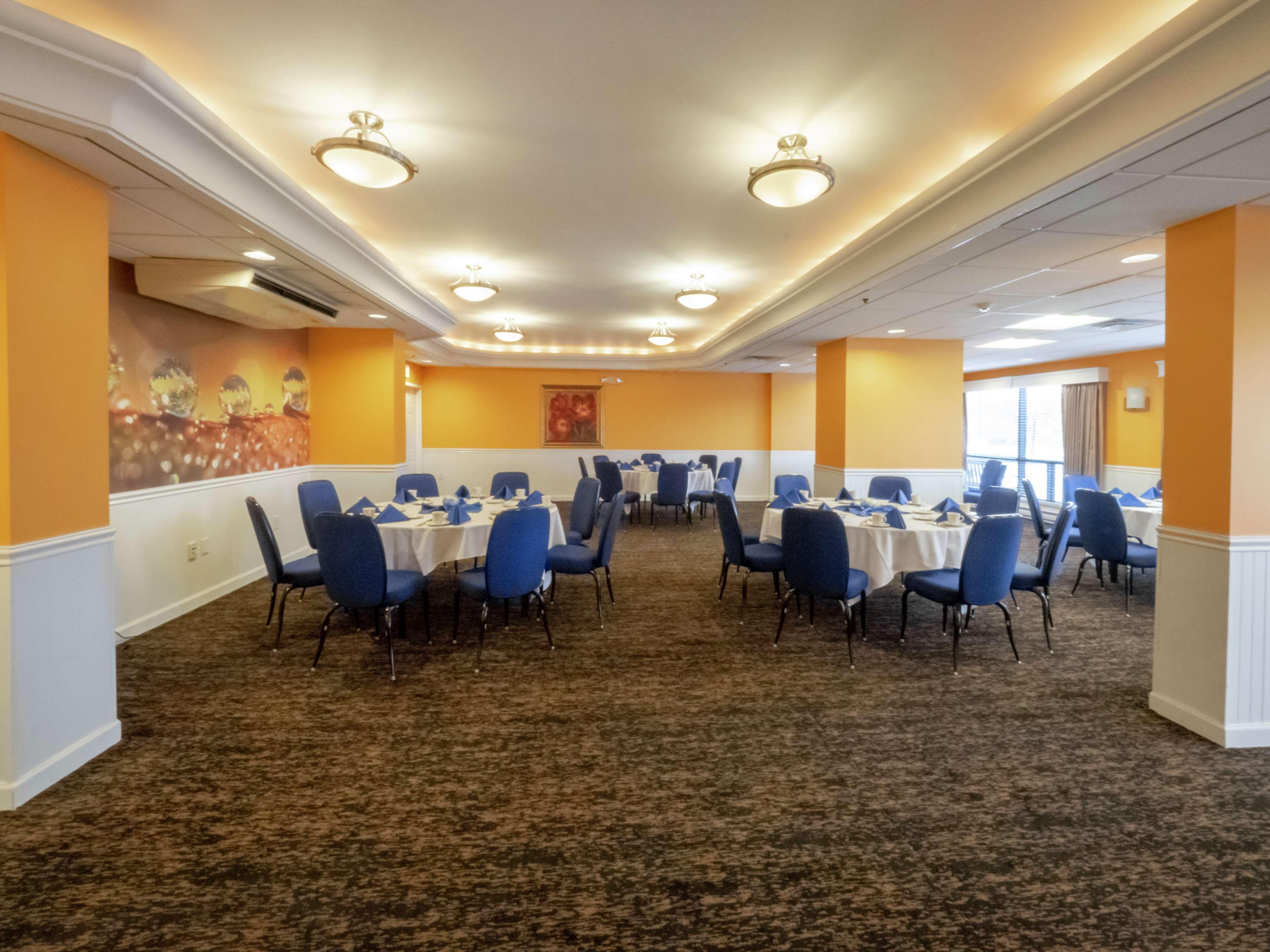 Doubletree By Hilton Buffalo-Amherst Exterior photo