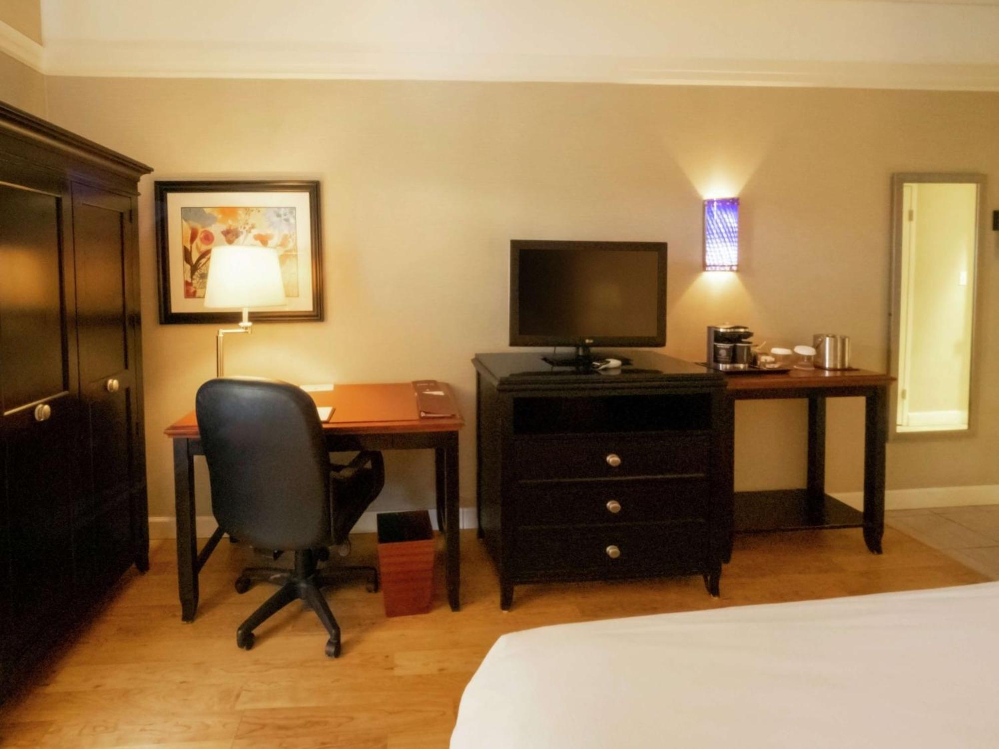 Doubletree By Hilton Buffalo-Amherst Exterior photo